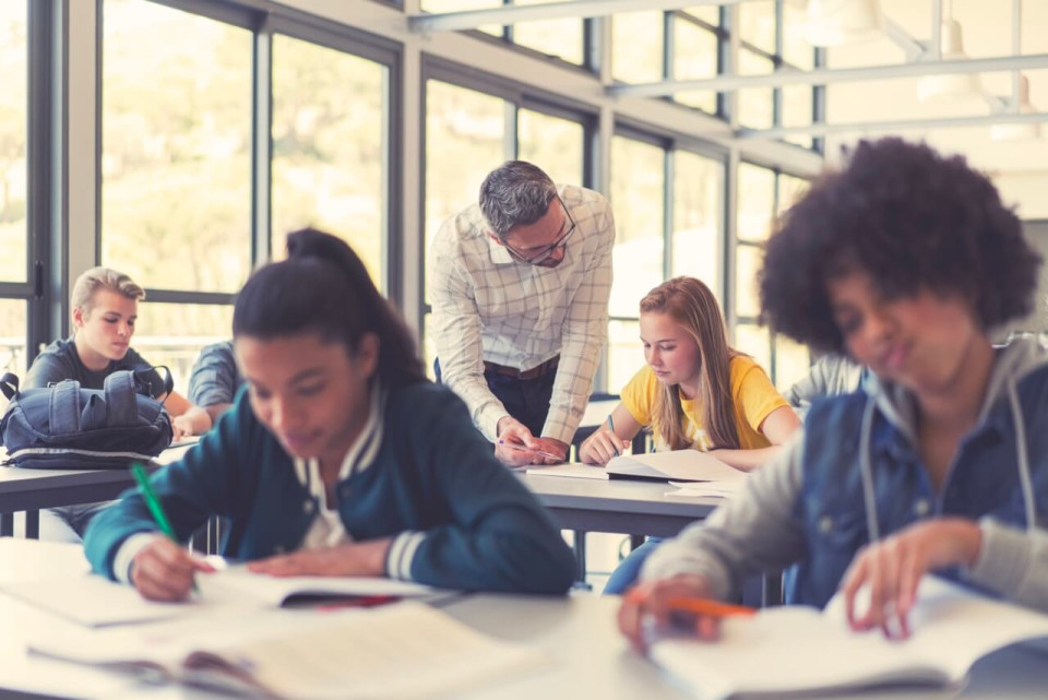 Nieuwe cao voortgezet onderwijs 2024/2025 Samen aan de slag in het